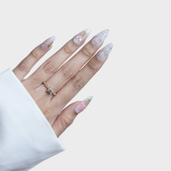 SIYOU Garden Whisper press-on nails on hand