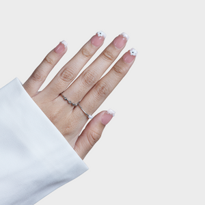 SIYOU Pearl Brunch press-on nails on hand