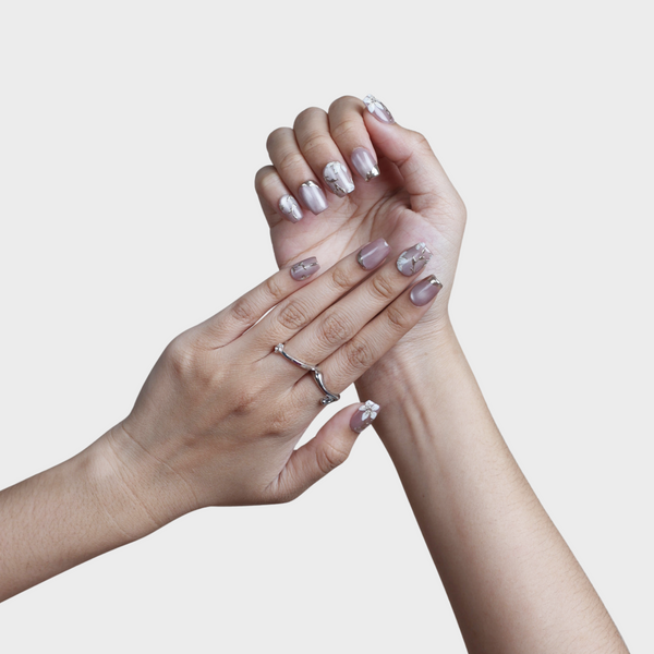 SIYOU Silver Wisteria press-on nails styled view