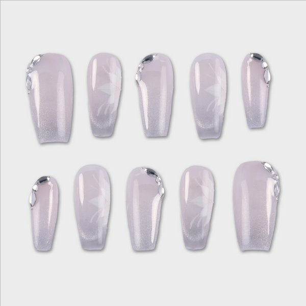 Aura Lilac press-on nails by SIYOU NAILS