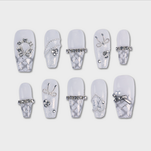 Bombshell press-on nails by SIYOU NAILS