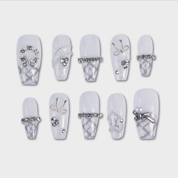 Bombshell press-on nails by SIYOU NAILS