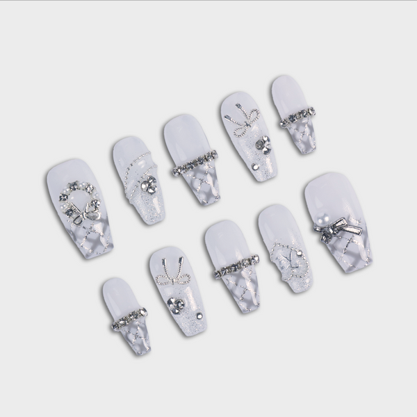Bombshell press-on nails by SIYOU NAILS