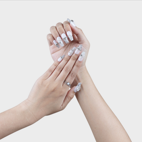 Bombshell press-on nails by SIYOU NAILS