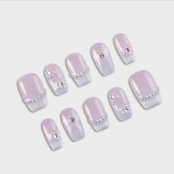 Bonbon press-on nails by SIYOU NAILS