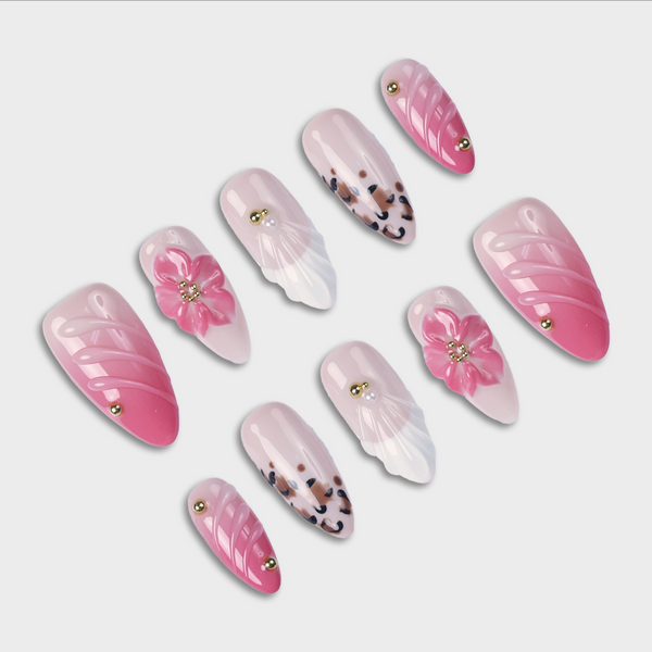 Boudoir press-on nails by SIYOU NAILS