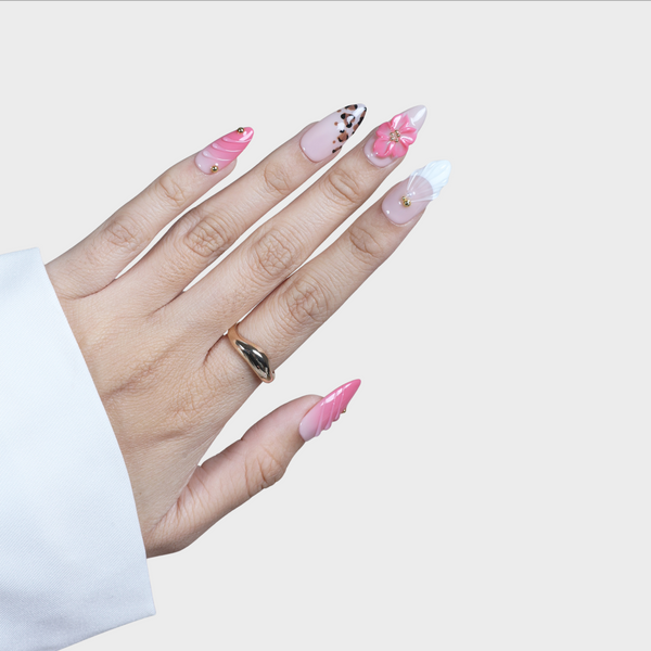 Boudoir press-on nails by SIYOU NAILS
