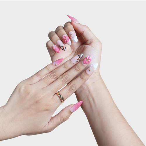 Boudoir press-on nails by SIYOU NAILS