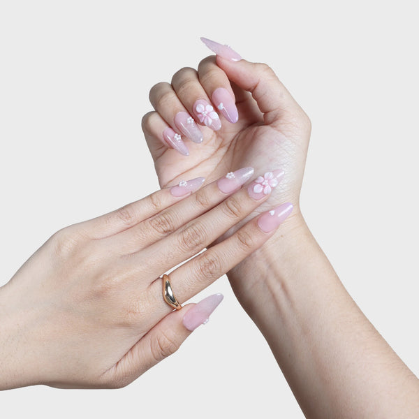 SIYOU First Blush press-on nails styled view