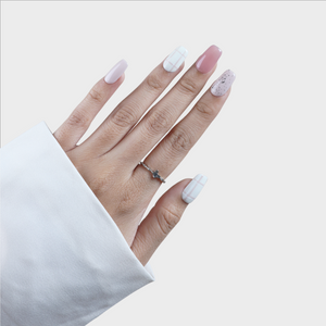 Cardigan press-on nails by SIYOU NAILS