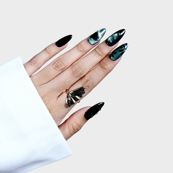 SIYOU Dark Matter press-on nails close-up