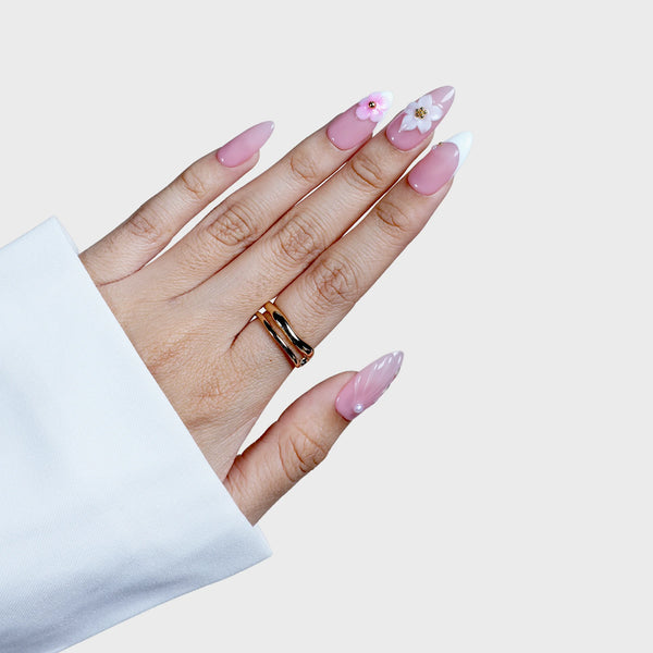 SIYOU Bridal Hush press-on nails close-up