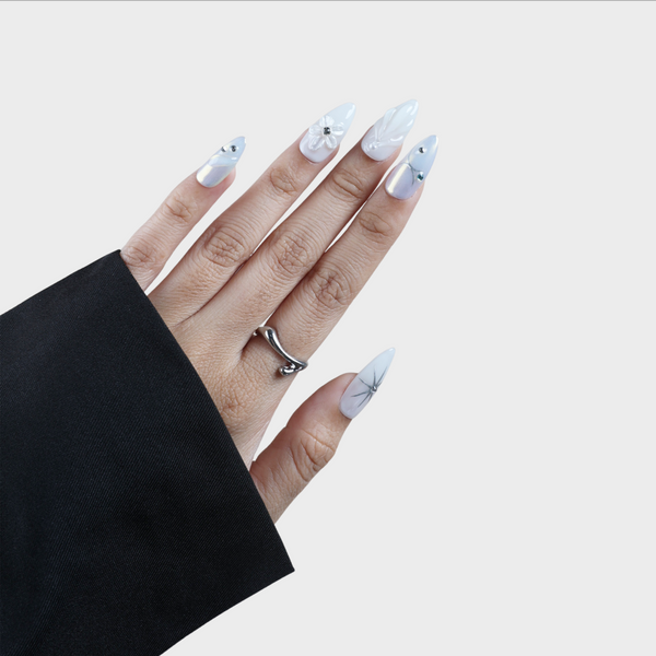 Glass Slipper press-on nails by SIYOU NAILS