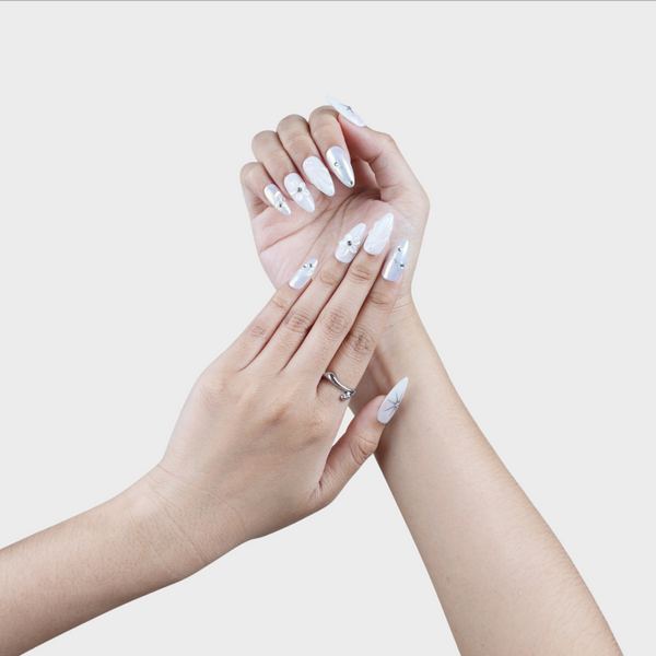 Glass Slipper press-on nails by SIYOU NAILS