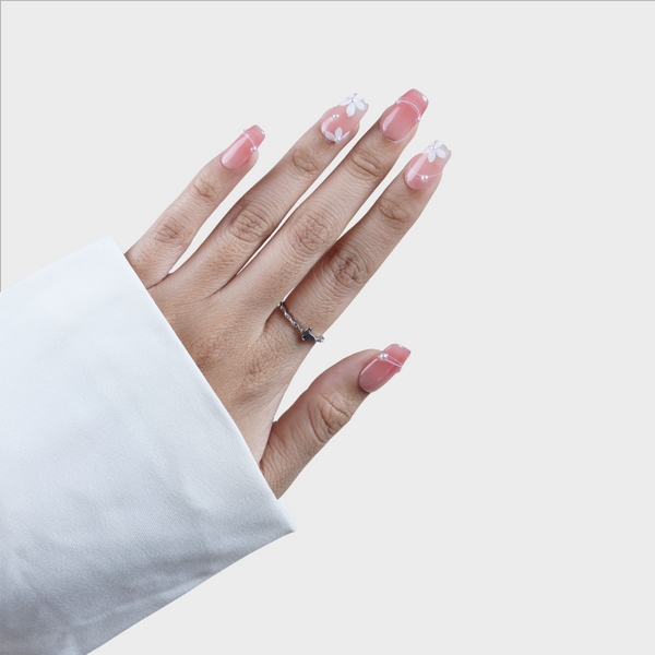 Honeymoon press-on nails by SIYOU NAILS