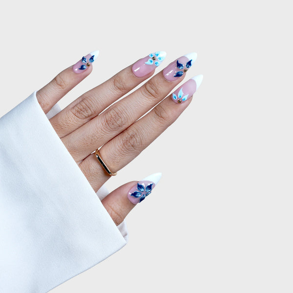 SIYOU Blue Botanica press-on nails close-up