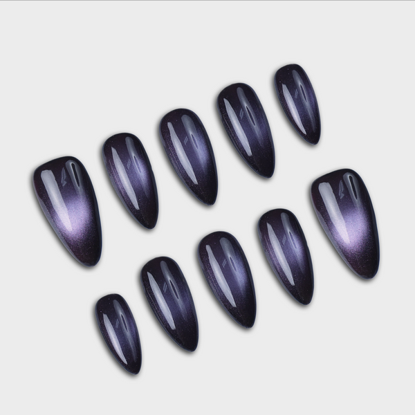 Nightshade press-on nails by SIYOU NAILS