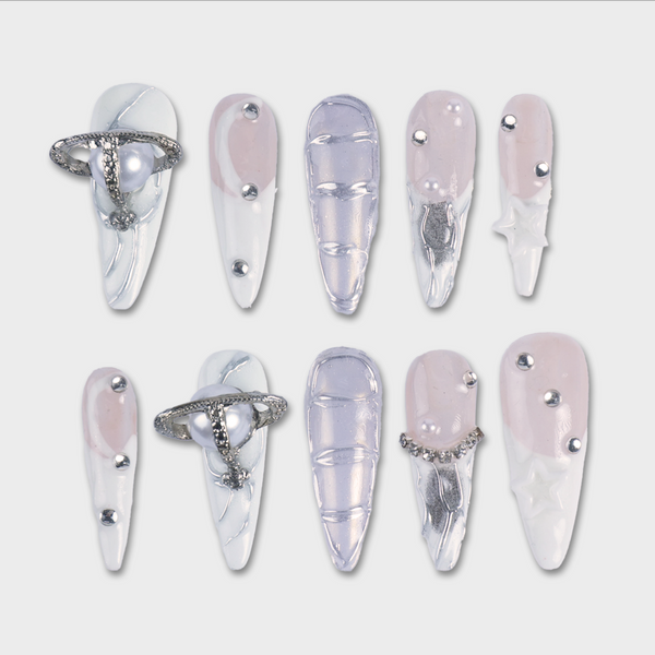 Orbit press-on nails by SIYOU NAILS