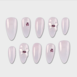 Pearl Glaze press-on nails by SIYOU NAILS