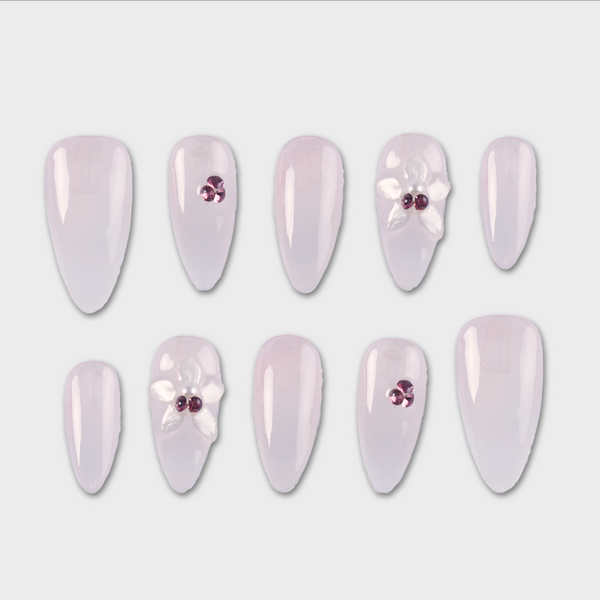 Pearl Glaze press-on nails by SIYOU NAILS