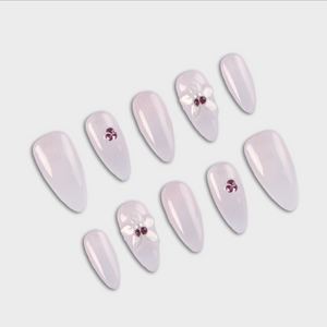 Pearl Glaze press-on nails by SIYOU NAILS