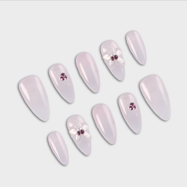 Pearl Glaze press-on nails by SIYOU NAILS
