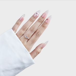 Pearl Glaze press-on nails by SIYOU NAILS