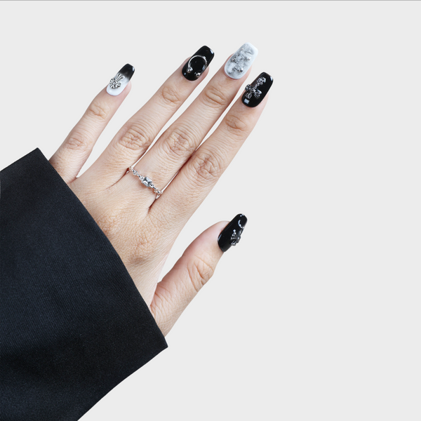 Sacred Heart press-on nails by SIYOU NAILS