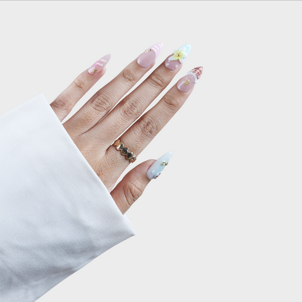 Venus press-on nails by SIYOU NAILS